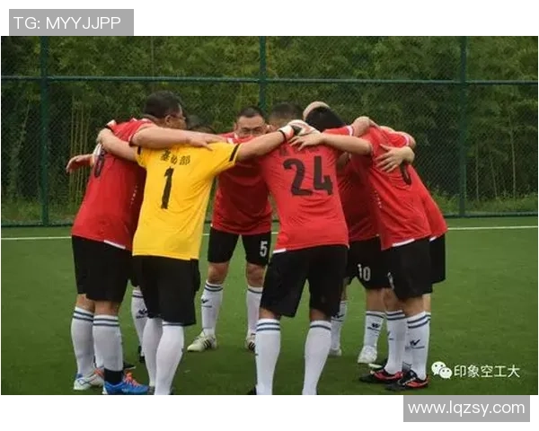 昔日绿茵豪杰再聚首共忆辉煌岁月畅谈足球人生