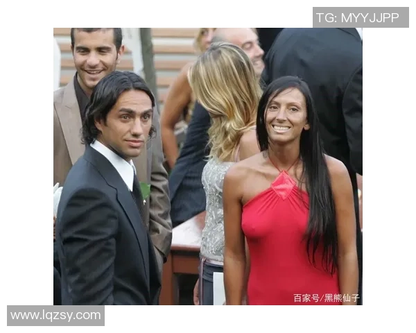 足球巨星们每天换衣如换场，时尚与球技齐飞的秘密揭秘